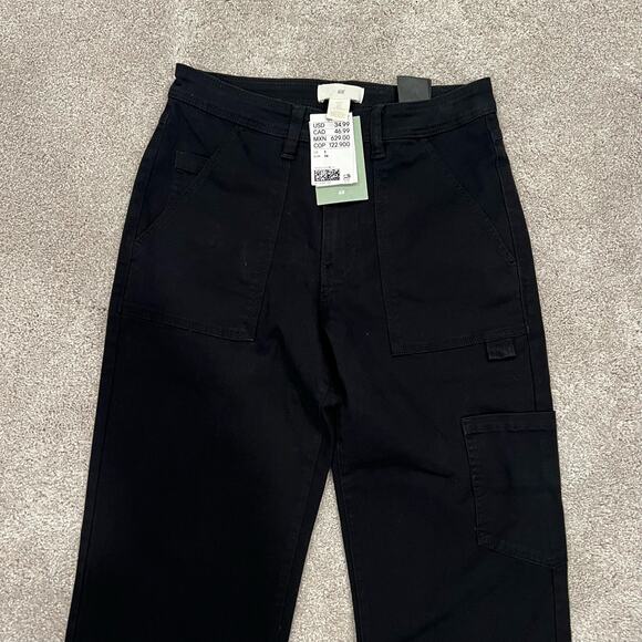 NWT H and M Women's Cotton Cargo Black Pant with Pockets Straight Leg Size 2 - Picture 3 of 9